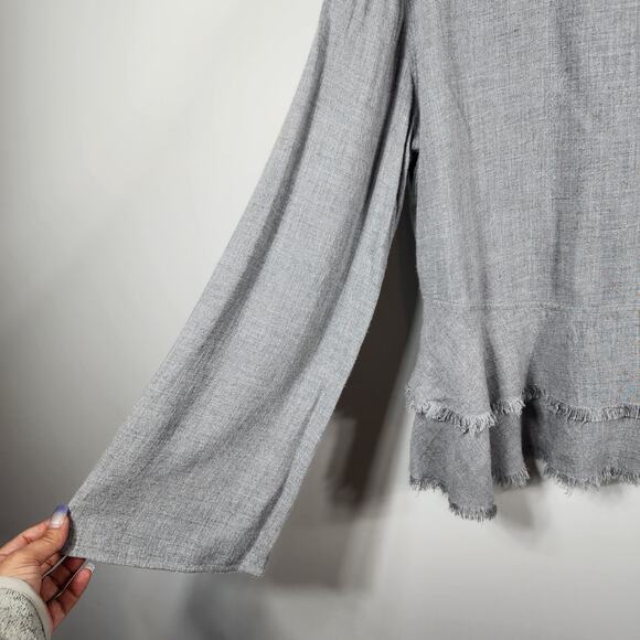 Cloth & Stone Gray Ruffled Long Sleeve Raw Edge Blouse Size Medium - Picture 7 of 7